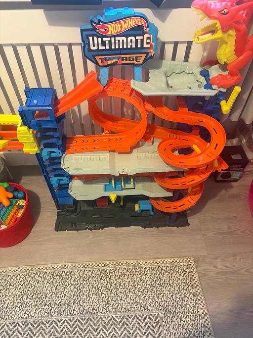 Buy & Sell Lisson Grove North West London - Photos for Hot Wheels Ultimate Garage