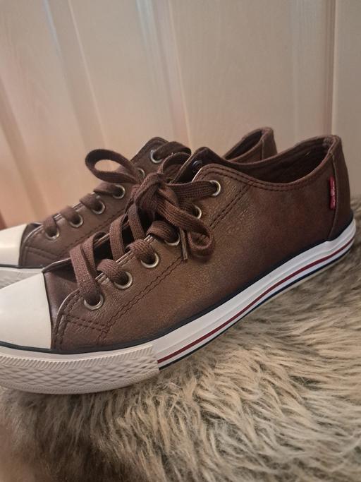 Buy & Sell Lye Dudley - Photos for 'Levi's' trainers.