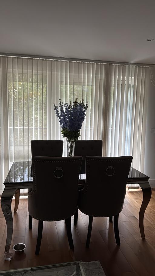 Buy & Sell Tottenham Court Road Central London - Photos for Classy Dining table with chairs