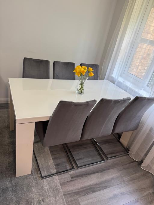 Buy & Sell Harrow North West London - Photos for Dining table with 6 chairs