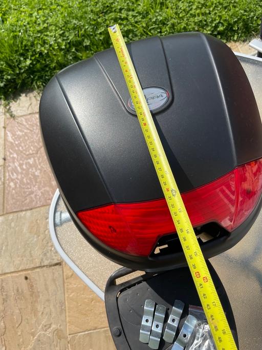 Vehicles Motspur Park South West London - Photos for Motorcycle top box