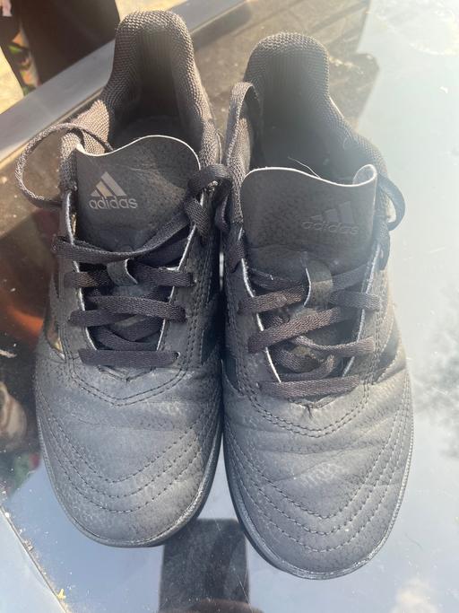 Buy & Sell Conisbrough Doncaster - Photos for Black adidas size 4 trainers
