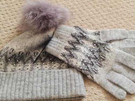 Buy & Sell Gatley Stockport - Photos for hat & glove set