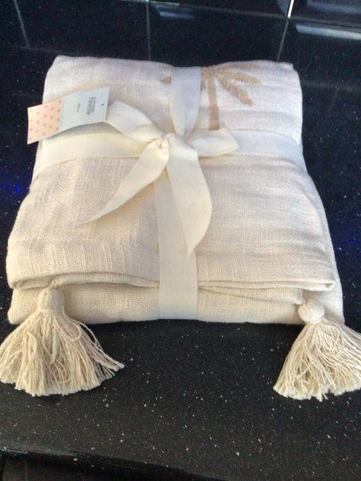 Buy & Sell Ocker Hill Sandwell - Photos for New cream throw 120x150cm