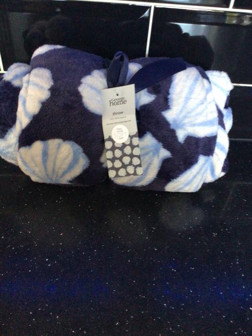 Buy & Sell Tipton Sandwell - Photos for New soft feel throw