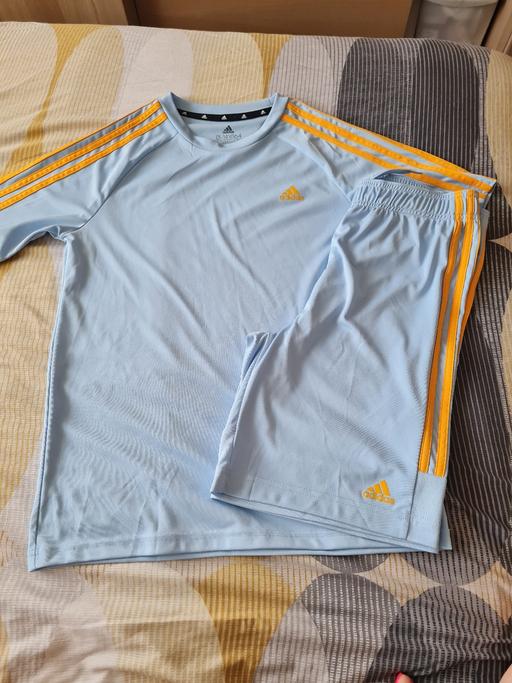 Buy & Sell Weoley Castle Birmingham - Photos for Boys Adidas shorts & tshirt set 13-14yrs
