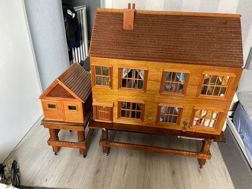 Buy & Sell Gleadless Valley Sheffield - Photos for Dolls house and garage