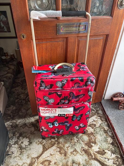 Buy & Sell Kidbrooke South East London - Photos for It’s luggage worlds lightest large suitcase