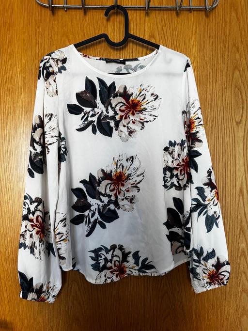 Buy & Sell Sark Guernsey - Photos for Floral belted top