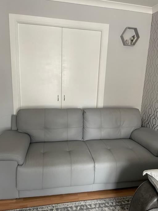 Buy & Sell Riccarton Edinburgh - Photos for 3 seater grey leather sofa