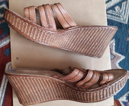 Buy & Sell Upper Edmonton North London - Photos for Hush puppies wedged sandals