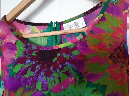 Buy & Sell Upper Edmonton North London - Photos for Wallis petite floral print dress