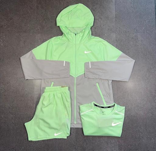 Buy & Sell Trinafour Perth and Kinross - Photos for Mint Green Nike Miler Set