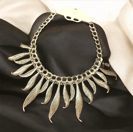 Buy & Sell Cheadle Stockport - Photos for Silver metal leaf statement necklace n152