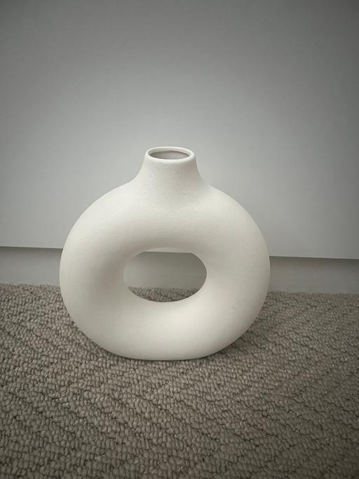Buy & Sell Bradley Fold Bury - Photos for Cream vase