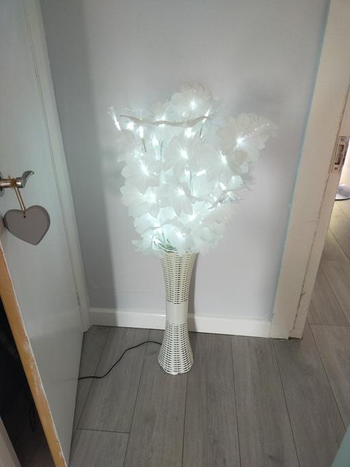 Buy & Sell Maypole Birmingham - Photos for Plug in light up flower arrangement