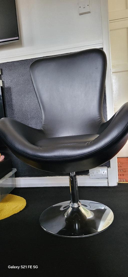 Buy & Sell Pelsall Walsall - Photos for SWIVEL CHAIR LARGE HARDLY BEEN SAT ON