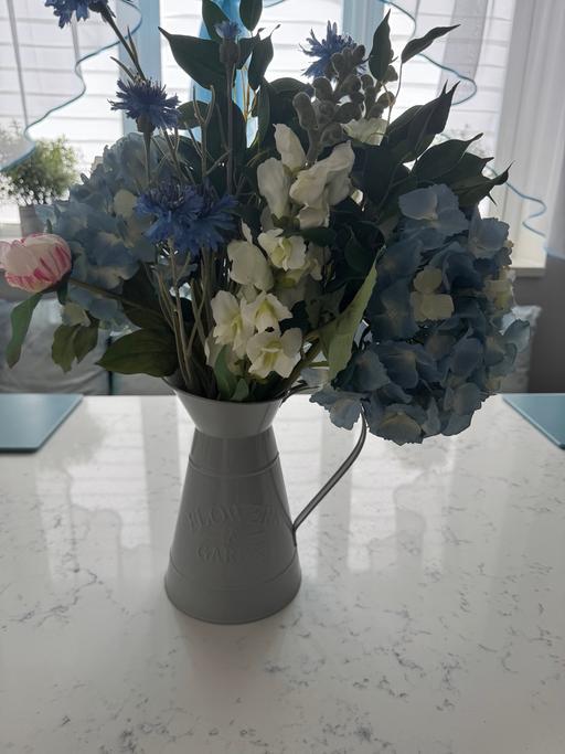 Buy & Sell Wednesbury Sandwell - Photos for Vase with artificial flowers
