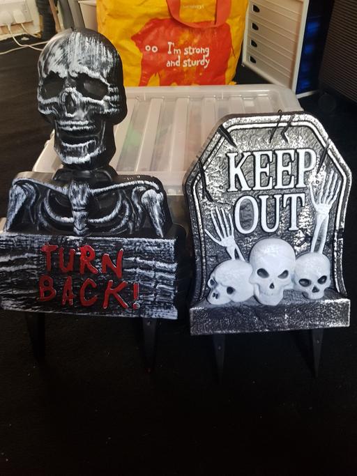 Buy & Sell Longley Sheffield - Photos for 2 Halloween plastic signs