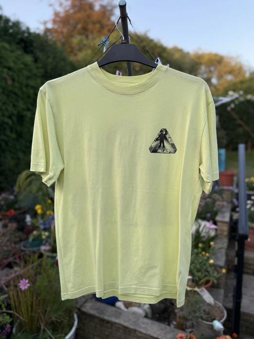Buy & Sell Two Gates Tamworth - Photos for Palace Skateboards Alien Graphic T-Shirt