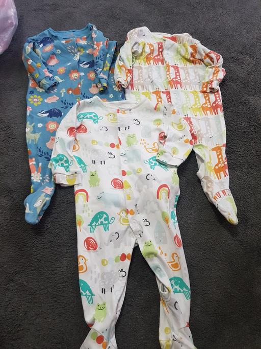 Buy & Sell Longley Sheffield - Photos for 6 to 9 mths baby girls sleep suits