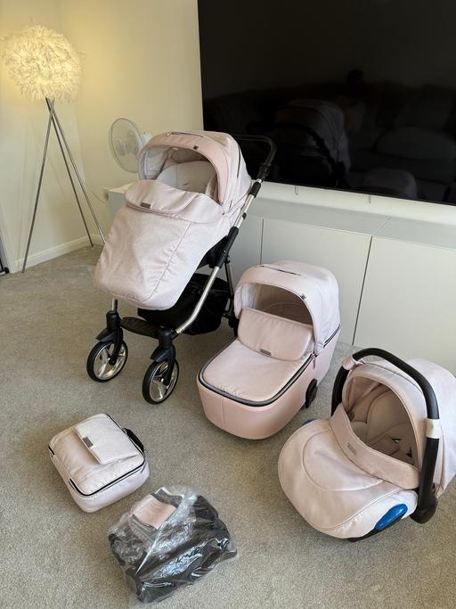 Buy & Sell Holly Hall Dudley - Photos for Mee-go Santino Travel System