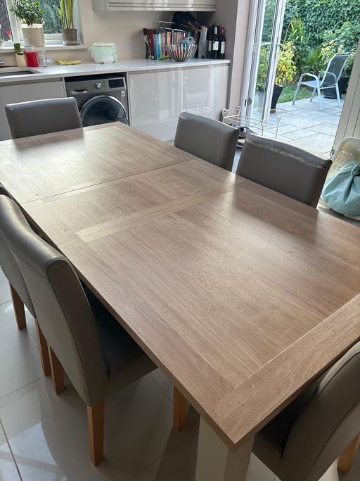 Buy & Sell Chalfont Saint Peter Buckinghamshire - Photos for Brown dining table (extendable) & six chairs