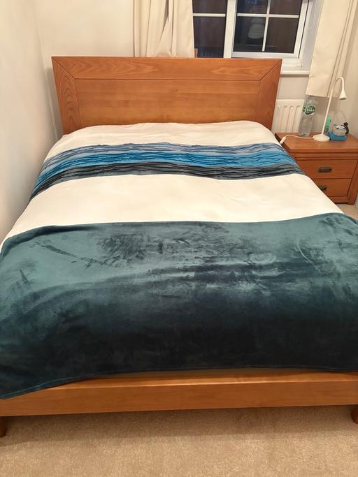 Buy & Sell Chalfont Saint Peter Buckinghamshire - Photos for Brown wood bed frame king size