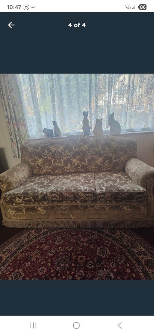 Buy & Sell Bilston Wolverhampton - Photos for Solid 'Hampton' 3 seater settee like new