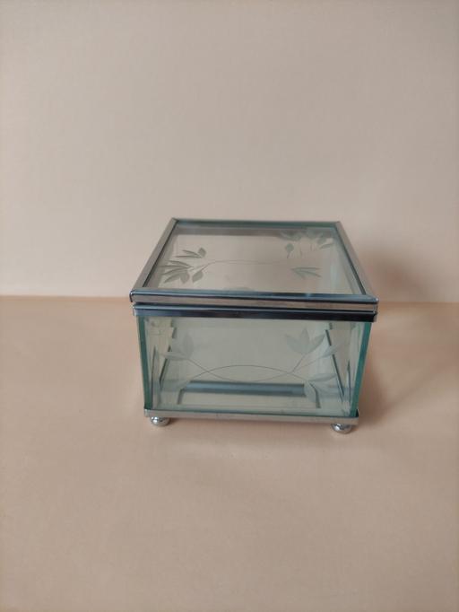 Buy & Sell Grafton Street Industrial Estate West Northamptonshire - Photos for Small crystal jewellery box
