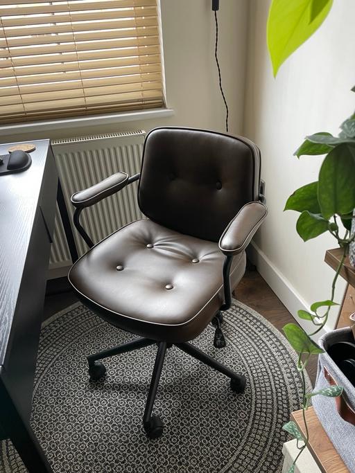 Buy & Sell Medway City Estate Medway - Kent - Photos for Modern stylish swivel chair 