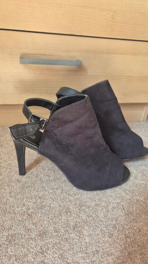 Buy & Sell - Photos for Black High Heels Peep Toe