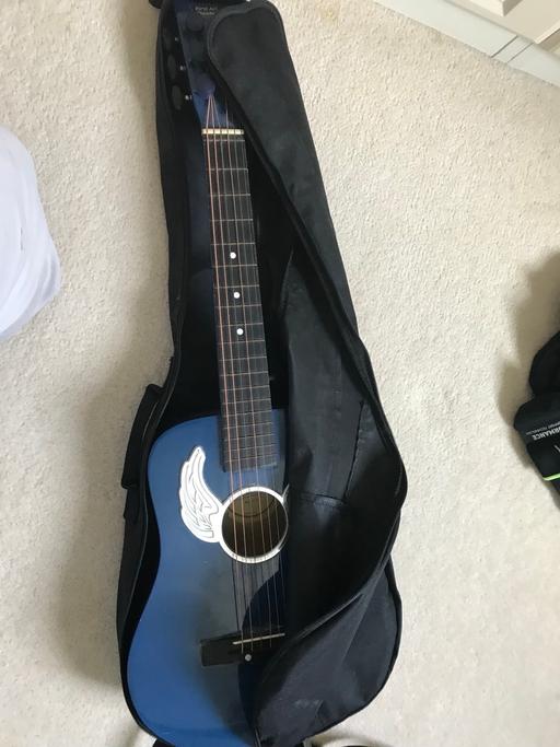 Buy & Sell Arborfield Cross Wokingham - Photos for My first guitar with case