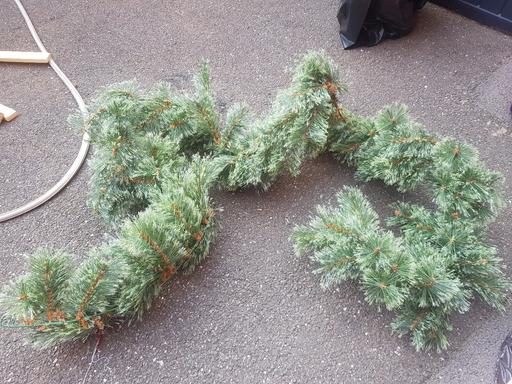 Buy & Sell Longley Sheffield - Photos for lrg over fire place Christmas Garland