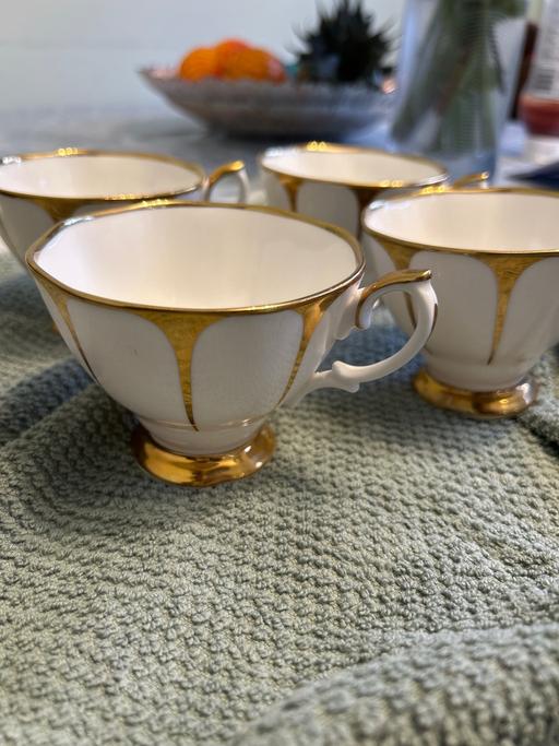 Buy & Sell Pembury Tunbridge Tunbridge Wells - Photos for 4 gold trim tea cups