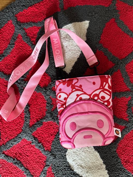Buy & Sell Camberwell South East London - Photos for Pink Bape bag
