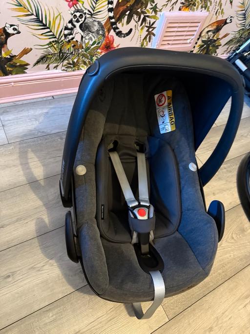 Buy & Sell Old Trafford Manchester - Photos for Grey & black Maxi cosi baby car seat