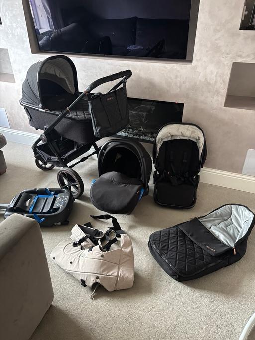 Buy & Sell Broughton Preston - Photos for “VENICCI” Car seat, isofix & pram bundle