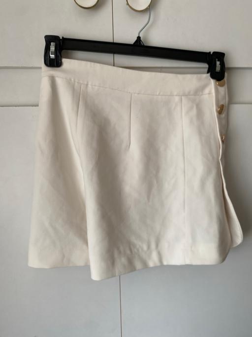 Buy & Sell Cranford Hounslow - Photos for White shorts from H&M