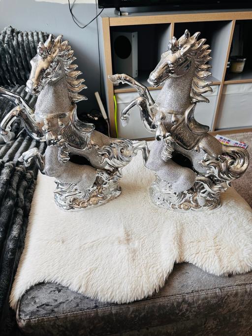 Buy & Sell Thamesmead South East London - Photos for Pair large horses 1 has( light damage)