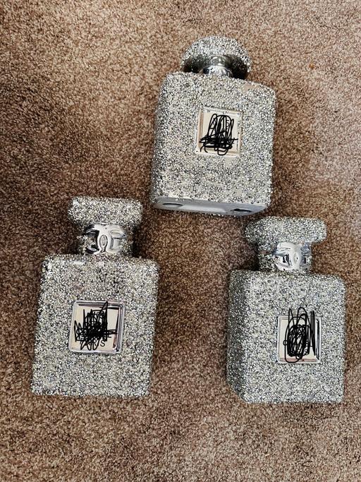 Buy & Sell Thamesmead South East London - Photos for 3 bottles