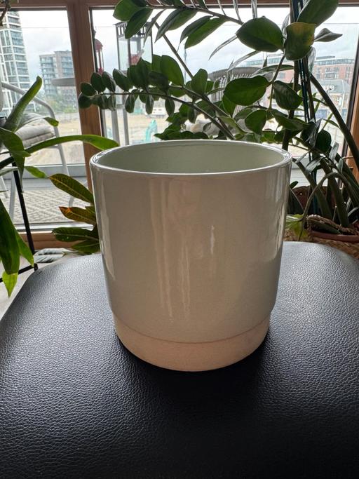 Buy & Sell Woolwich South East London - Photos for 1 little mint green ceramic plant pot