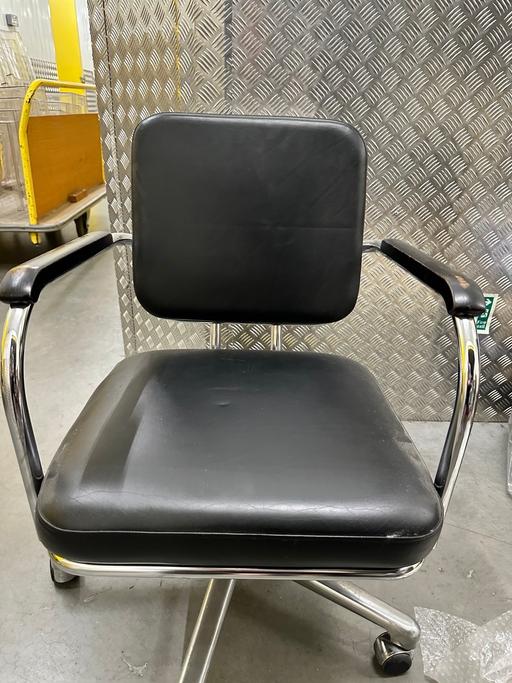 Buy & Sell West Norwood South East London - Photos for Heals classic black leather office chair