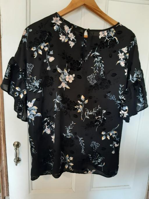 Buy & Sell Edmonton North London - Photos for Ladies black floral blouse