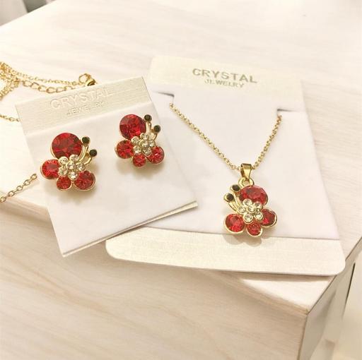 Buy & Sell The Embankment Business Park Stockport - Photos for Crystal necklace & earring sets n155