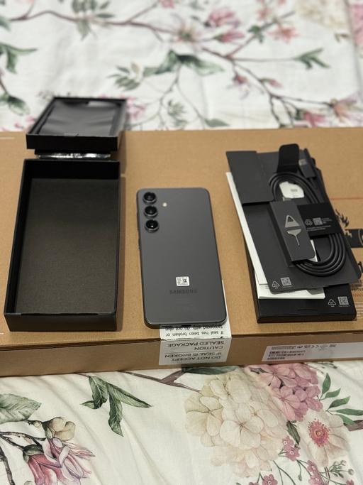 Buy & Sell Bank Top Bradford - Photos for Samsung Galaxy S24