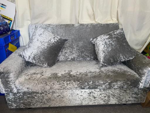 Buy & Sell Walthamstow East London - Photos for Crushed velvet Sofa.