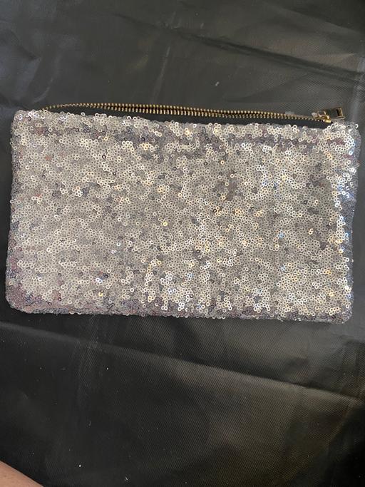 Buy & Sell Luton Town Centre Luton - Photos for Beautiful silver bag🥳