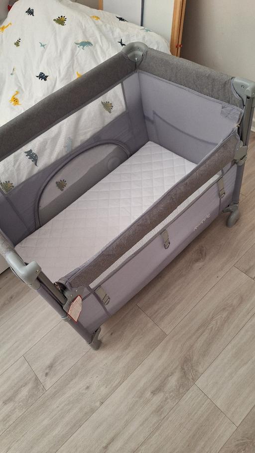 Buy & Sell Belgrave Walk Station Merton - Photos for Red Kite Dreamer Bedside Travel Crib