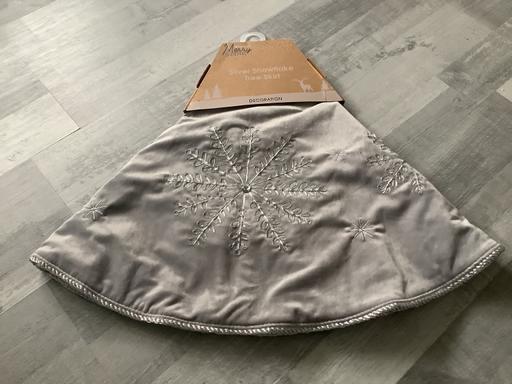 Buy & Sell Woodsetton Dudley - Photos for New Christmas tree skirt